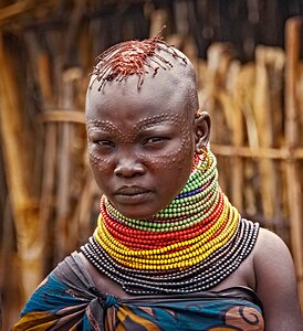Eine Frau der Turkana im Osten Ugandas