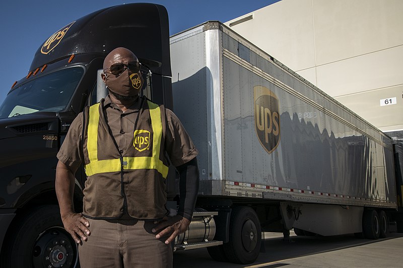 File:UPS semi truck driver in front of semi-trailer truck in Arlington Texas.jpg