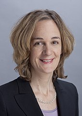 Retrato de una mujer con cabello castaño.