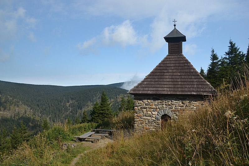 File:Vřesová studánka (Heidebrünnel), Hrubý Jeseník (2).JPG