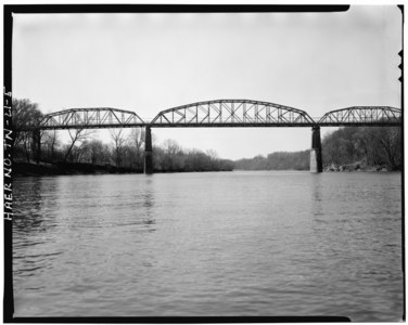 Puente John T. Cunningham Memorial sobre el río Cumberland