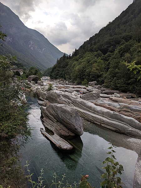 File:Verzasca river.jpg