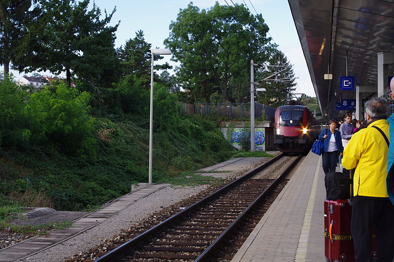 File:Vienna Meidling station (8524136624).jpg