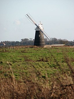 View across the Halvergate marshes - geograph.org.uk - 624764