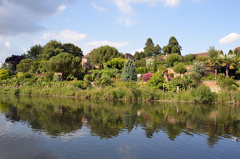 File:View towards Culpeper Garden from the Black Swan Ferry, Leeds Castle, 2019.jpg