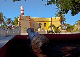 Vista desde el parque del Faro de Sisal;  Hunucmá, Yucatán.jpg