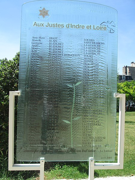 File:WW II memorial, Tours.jpg