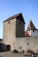 Wehrkirche Wildentierbach und Reste des Bergfrieds der ehemaligen Burg Wildentierbach.jpg