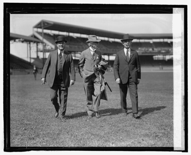 File:Wm. M. Richardson, Judge Landis, Clark Griffith, (10-2-24) LOC npcc.12192.tif