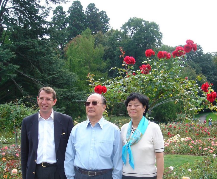 File:Xu Kuangdi, Vice Chairman, CPPCC, his wife and Frank-Jurgen Richter, President Horasis, at the 2006 Global China Business Meeting - Flickr - Horasis.jpg