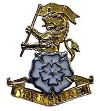 Emblema do capuz do regimento de Yorkshire 289px.JPG