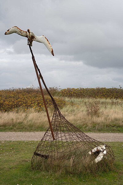 File:"Möve mit Netz" - Skulptur, unbekannt - 2.jpg