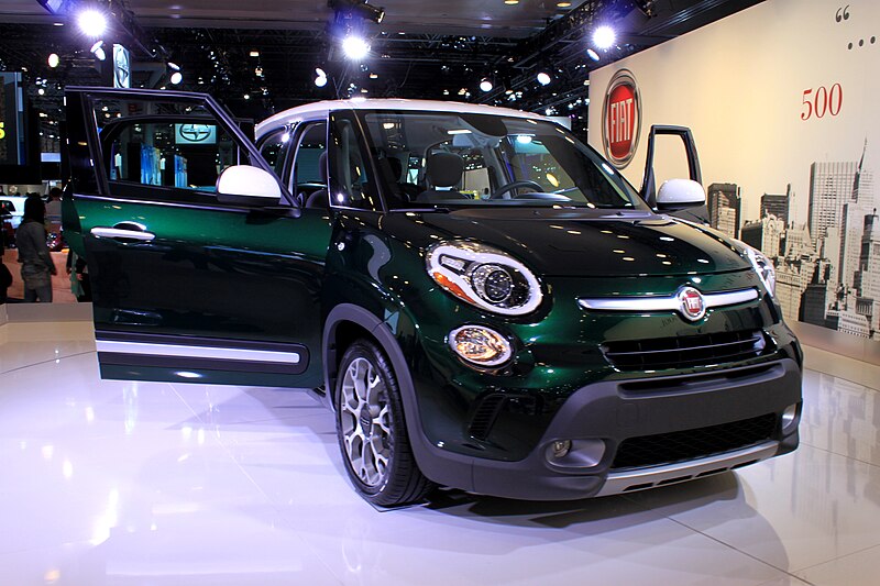 File:" 13 Fiat at the New York International Auto Show.jpg