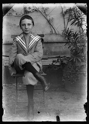 (Raoul berthelé enfant assis sur un banc) - Fonds Berthelé - 49Fi1394.jpg