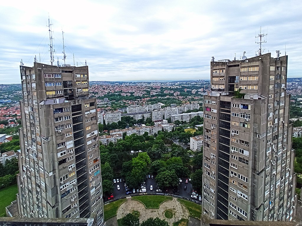 Источна капија Београда, поглед са једна од зграда