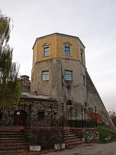 File:Садиба - Башта замку DSCF5643.JPG