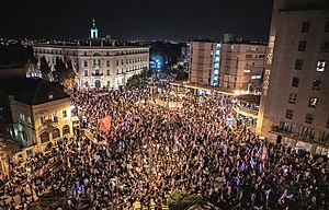 ההפגנה הגדולה בכיכר פריז בירושלים במוצאי שבת לפני הבחירות לכנסת ה-24.jpg