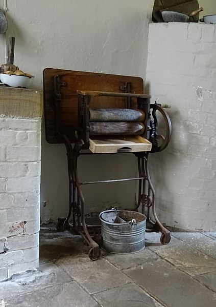 File:0 Laundrey room at Erddig Grade I Listed Building in Marchwiel, Wrexham, Wales 58.jpg