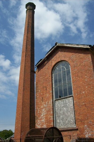 File:126 feet high Mill Chimney Coldharbour Mill - geograph.org.uk - 1297967.jpg