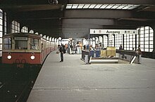 S-Bahn-Halle mit Zug der BVG, 1988