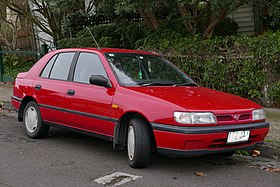 1993 Nissan Pulsar (N14 CBU) LX 5-door hatchback (2015-07-14) 01.jpg
