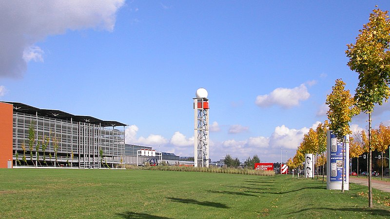 File:20061025030DR Dresden Flughafen Klotzsche Wetter-Radarturm.jpg