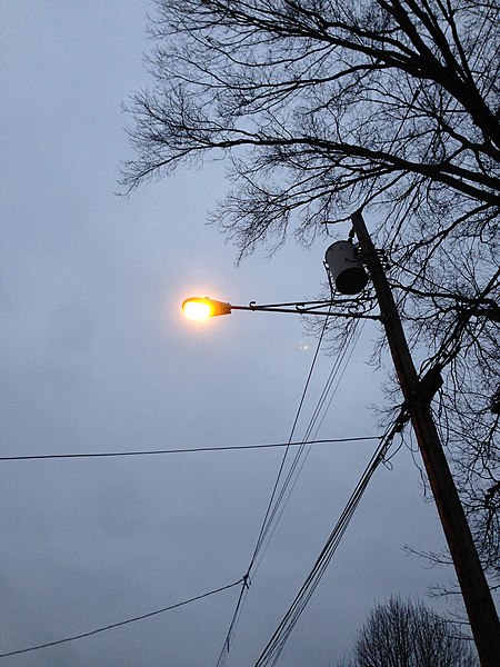 File:2014-12-20 16 43 12 Sodium vapor lamp on an older support along Meridan Avenue in Ewing, New Jersey.JPG