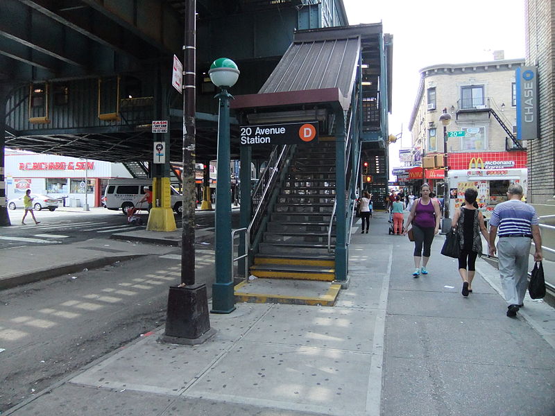 File:20th Avenue (West End) - NE stair.JPG