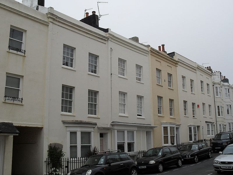 File:6–10 Lower Market Street, Hove (IoE Code 365590).jpg