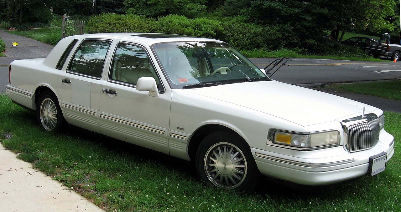 ファイル:95-97 Lincoln Town Car.jpg - Wikipedia