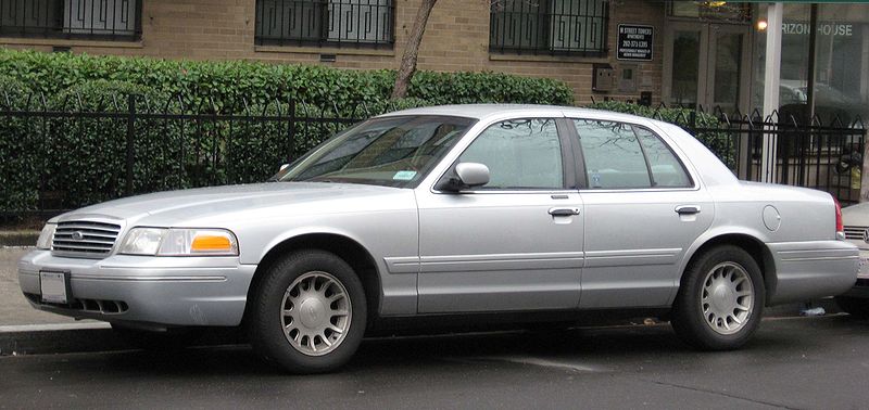 File:98-07 Ford Crown Victoria.jpg