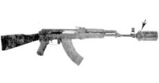 AK-47 avec lance-grenades Kalachnikov monté sur la bouche du canon.