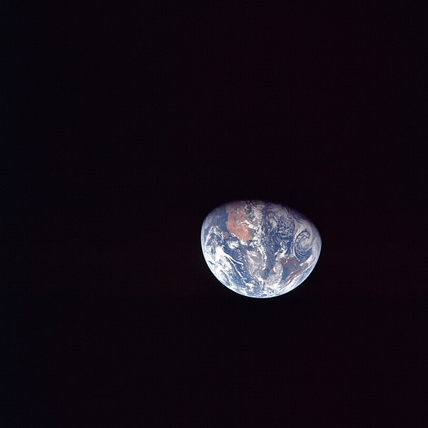 File:AS11-36-5357 - View of Earth.jpg