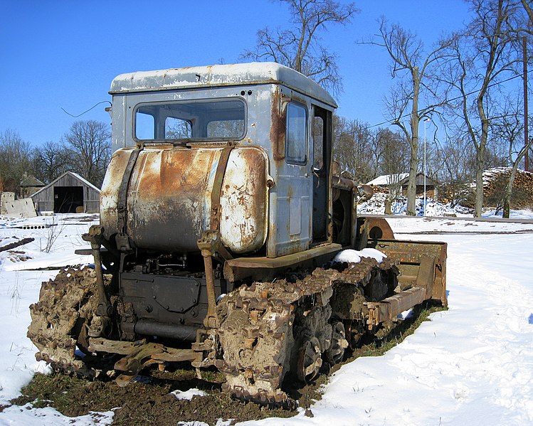 File:Abandoned bulldozer in Latvia.jpg