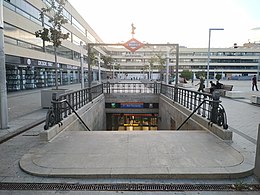 Acceso a estación - San Fernando (Metro).jpg
