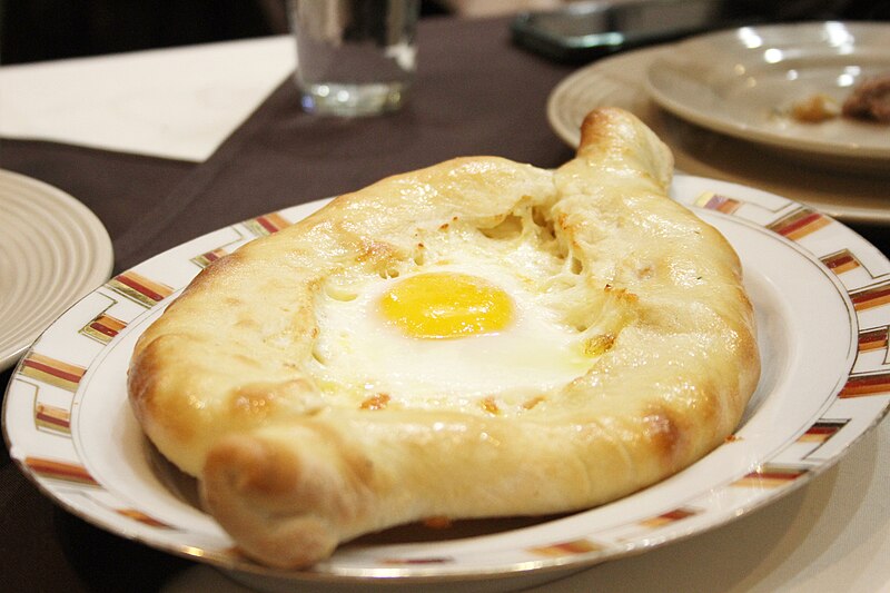 Khachapuri Adjaruli in Georgia