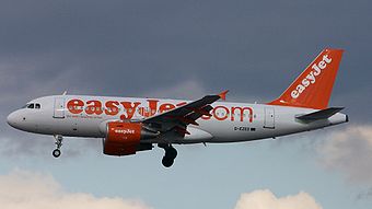 Airbus A319 de easyJet en aproximación final al aeropuerto de Madrid-Barajas.