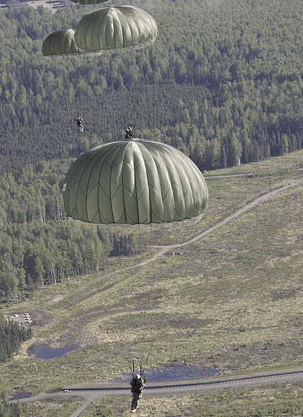 File:Alaska paratroopers train with C-23 Sherpa aircraft 130612-F-QT695-005.jpg