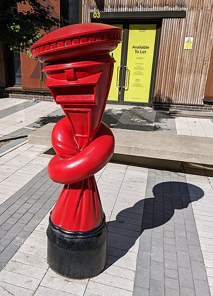 File:Alphabetti Spaghetti sculpture by Alex Chinneck - Canning Town, London.jpg