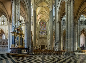 Amiens Cathedral Transept Crossing, Picardy, France - Diliff.jpg