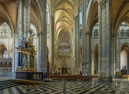 Kathedrale von Amiens (Innenraum), Blick vom nördlichen ins südliche Querhaus. Amiens Cathedral Transept Crossing, Picardy, France - Diliff