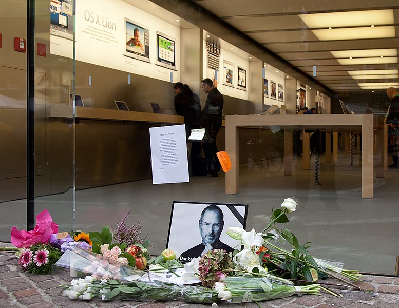 File:Apple Store Frankfurt after death of Steve Jobs.jpg