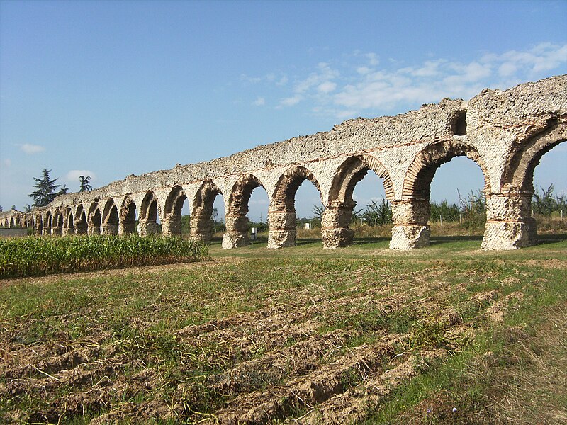 Aqueduc du Gier-Chaponost-Plat de l'Air-Conduite sur arc.JPG