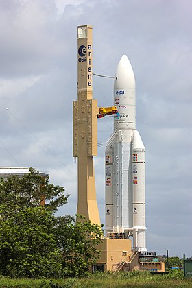 Ariane 5 ES en cours de transfert vers son pas de tir, en juin 2013.