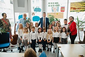 Arnaud Gouillon with Serbian students in Vienna at the opening of a new Serbian language supplementary school co-financed by the Office for Cooperation with the Diaspora and Serbs in the Region