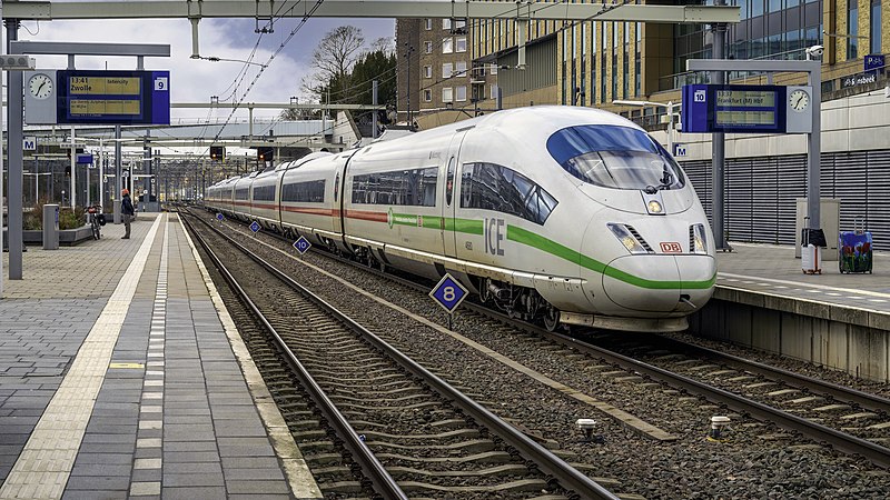 File:Arnhem Centraal ICE3m 4680 Frankfurt (M) Hbf (51035388243).jpg