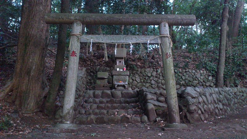 File:Aruka-jinja-okumiya.JPG