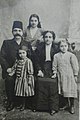 أشجييان، عائلة رُحِّلت إلى دير الزور وقتلت عام 1915 (الصورة حوالي العام 1909)