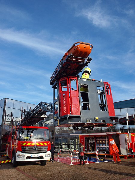 File:Auxerre-FR-89-rencontres sécurité 2019-pompiers-grande échelle-05.jpg