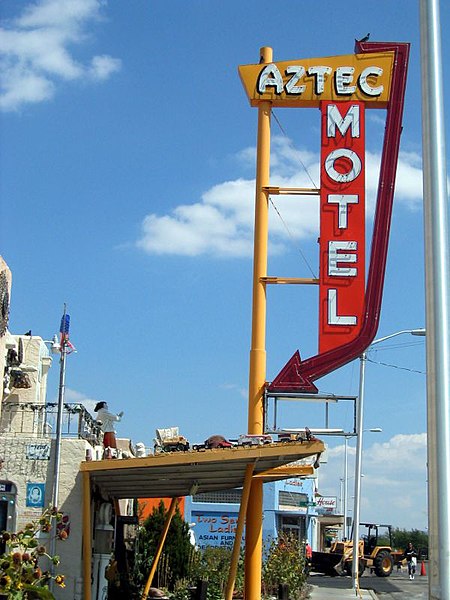 File:Aztec Motel sign.jpg